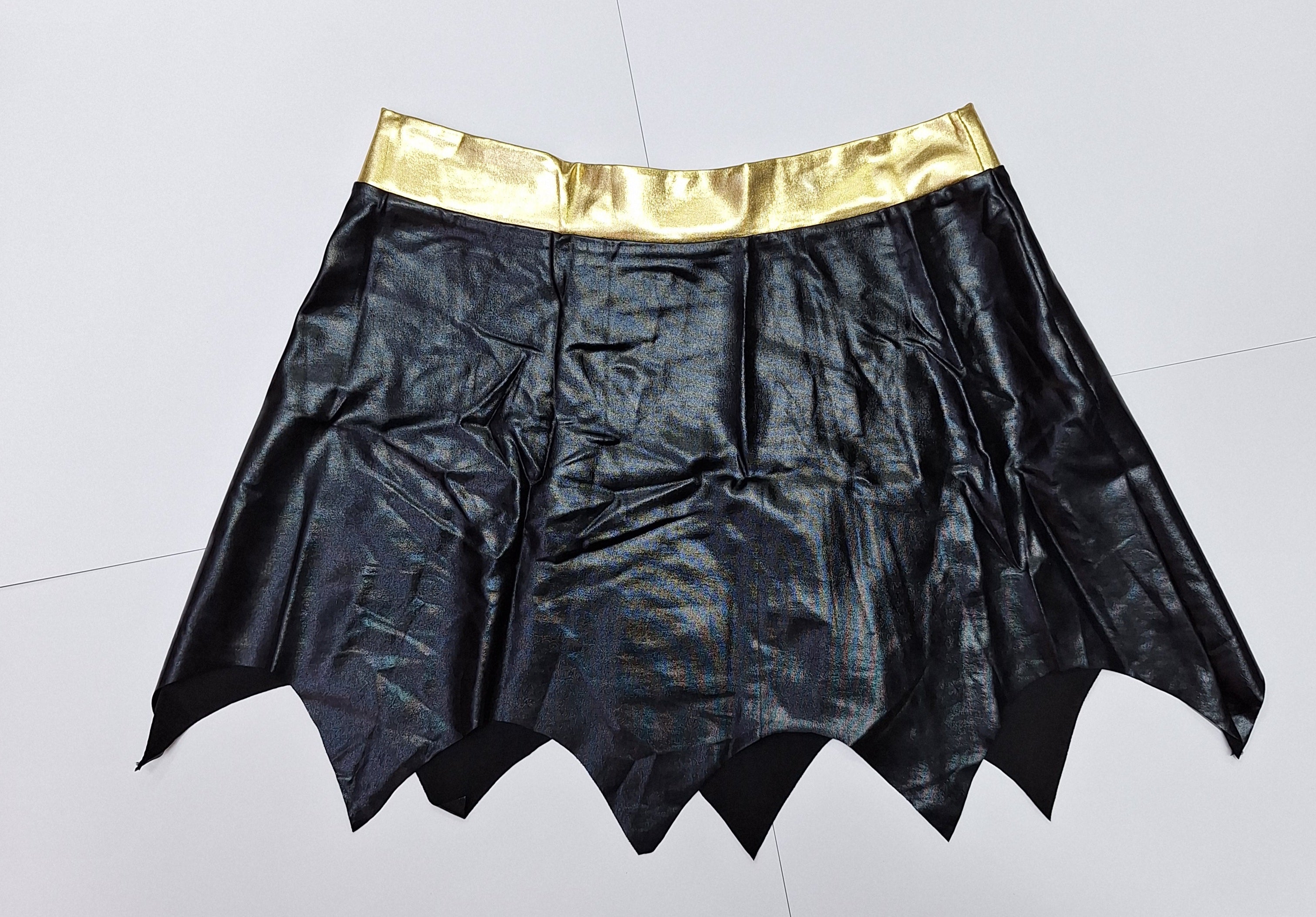 חצאית מטאלית שחור זהב עם שפיצים