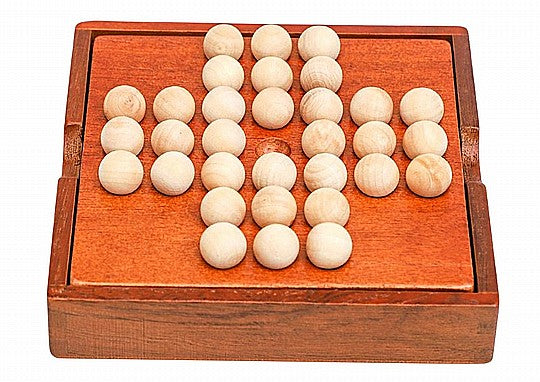 משחק מחשבת מעץ עם גולות