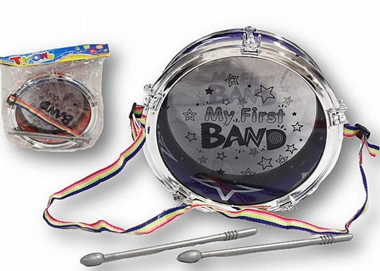 תוף גדול עם מקלות בשקית