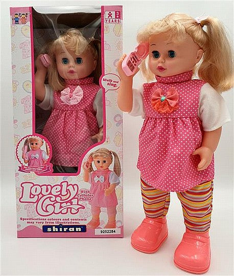 בובה הולכת ומדברת בטלפון