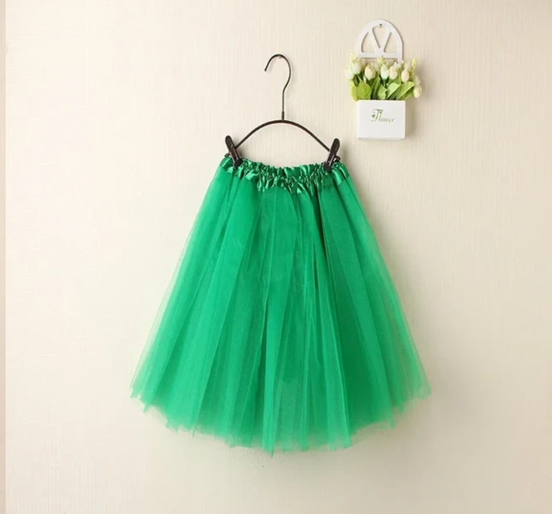 חצאית טוטו ירוקה עם בטנה באורך 70 ס"מ