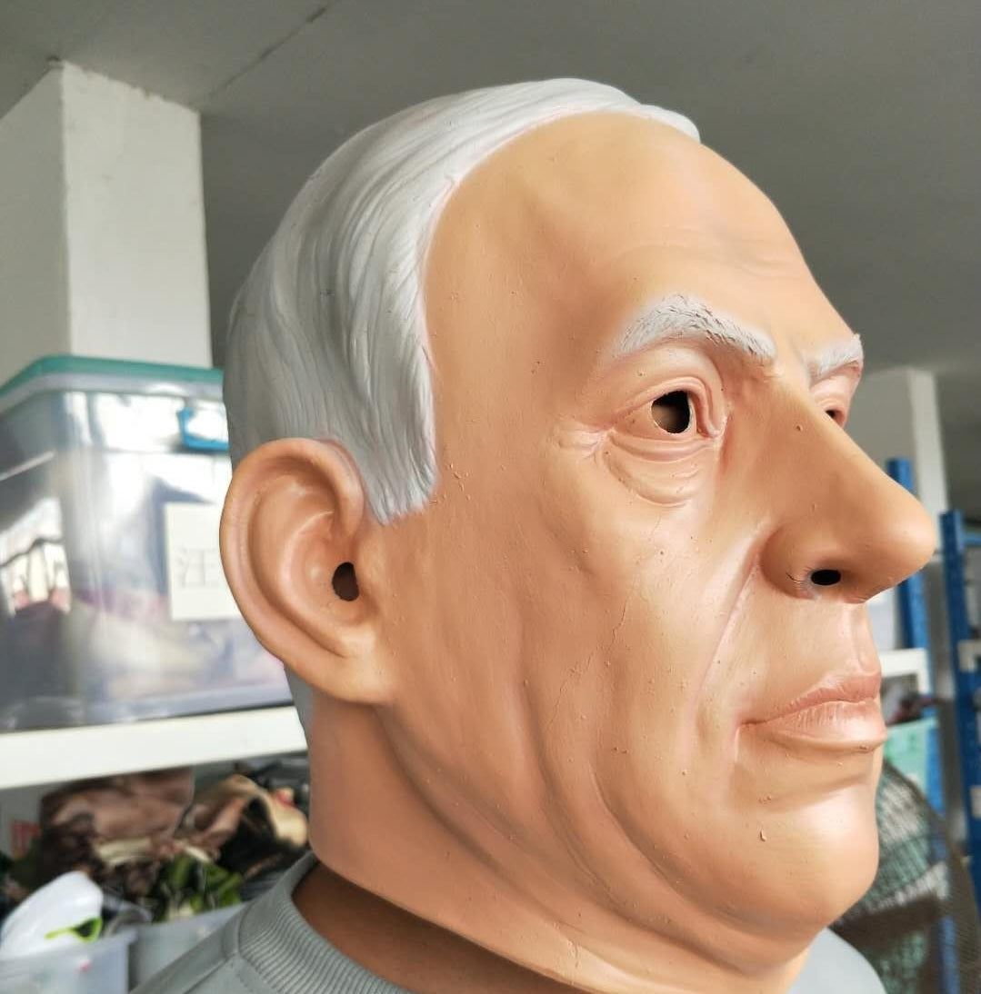 מסכת לטקס בנימין נתניהו