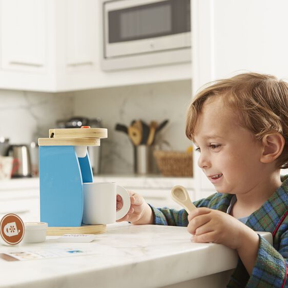 מליסה ודאג סט להכנת והגשת קפה