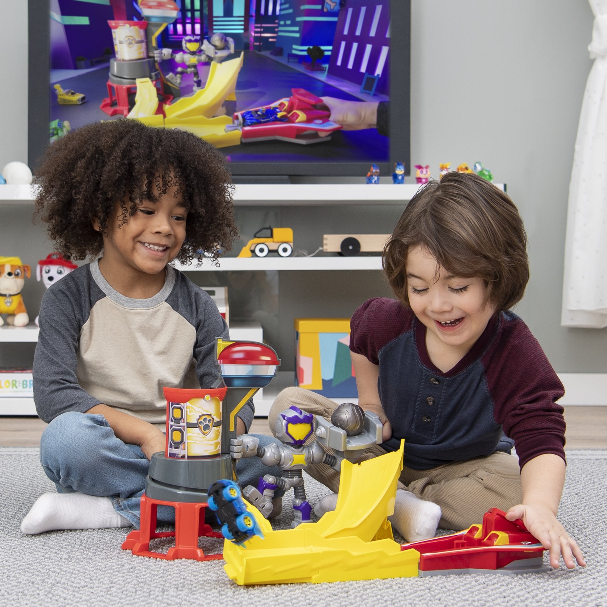 מפרץ ההרפתקאות מסלול עם מכונית צ'ייס מברזל