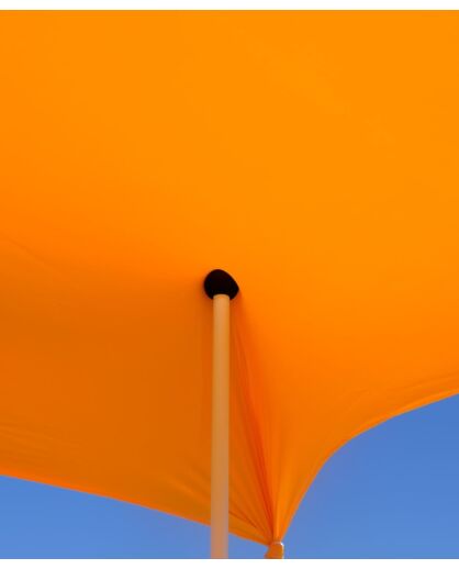 ציליית חוף 2.8×2.8 עם שקי חול ומוטות