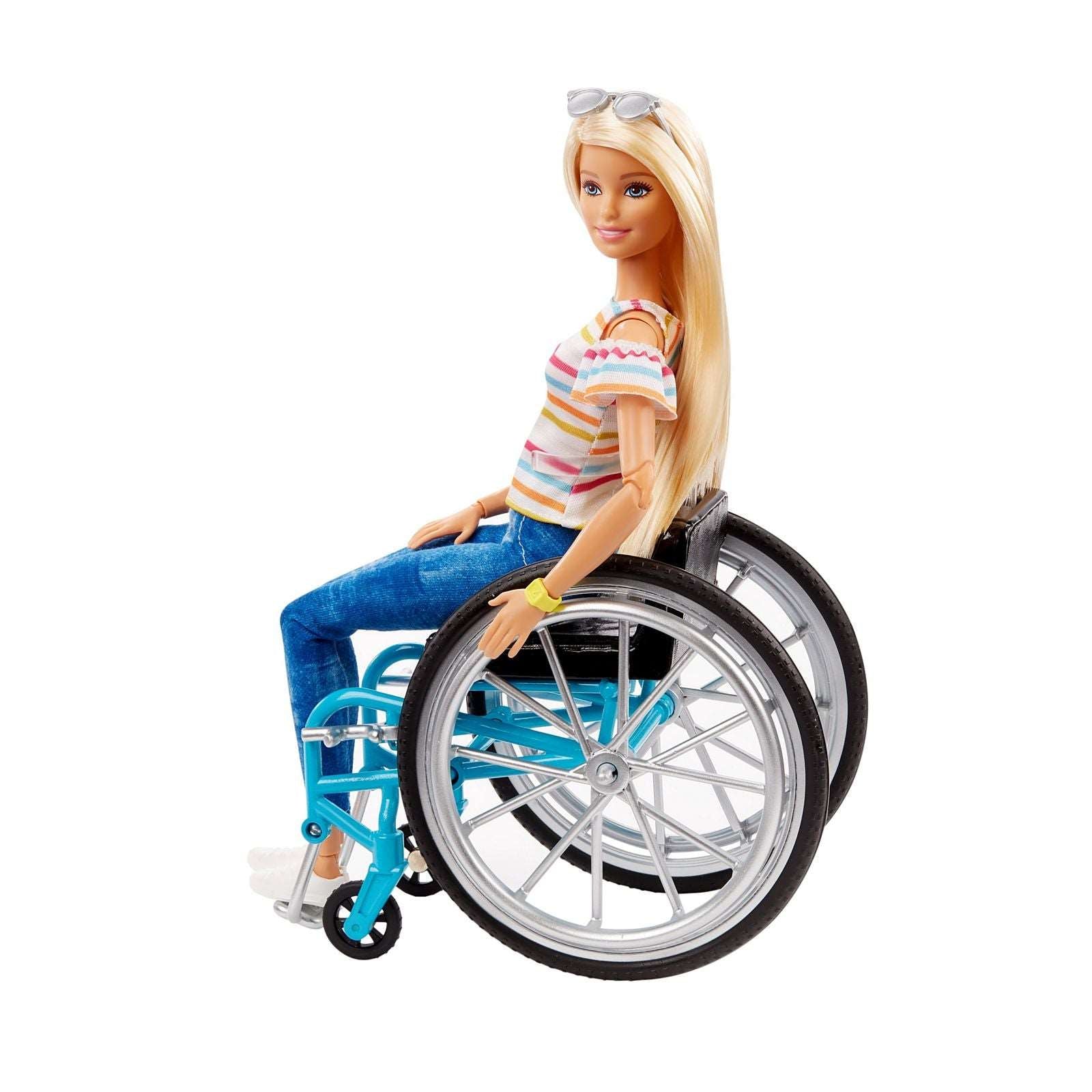 בובת ברבי בכיסא גלגלים