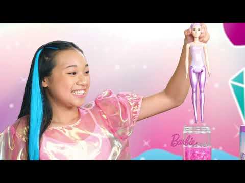 בובת ברבי מחליפה צבע במים