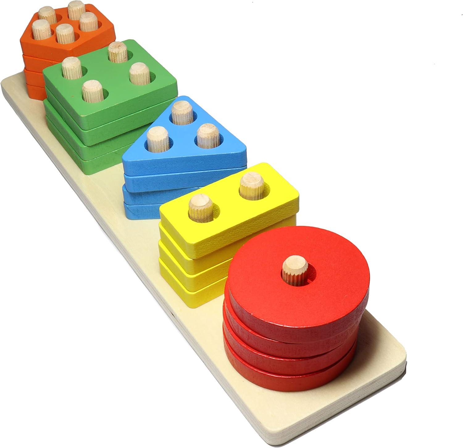 הכנסת צורות על מוטות מעץ